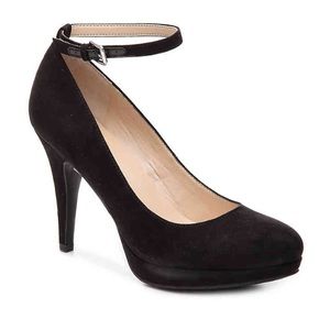 Black ankle strap pumps!